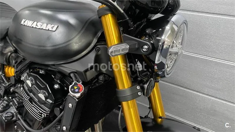 Kawasaki Z900RS - Vista 8