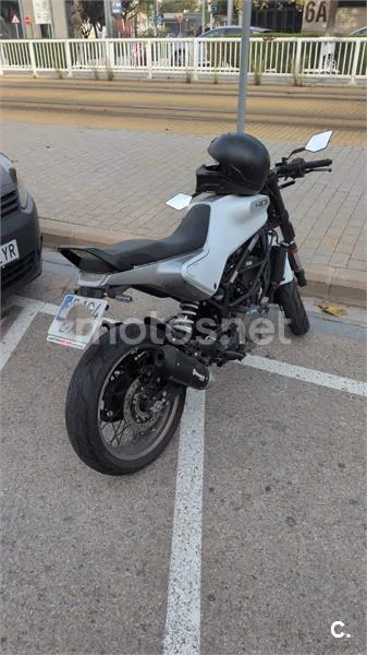 Husqvarna Vitpilen 401 – Vista 4