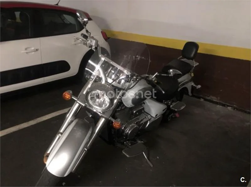 Suzuki Intruder C800 – Vista 6