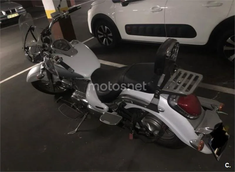 Suzuki Intruder C800 – Vista 8