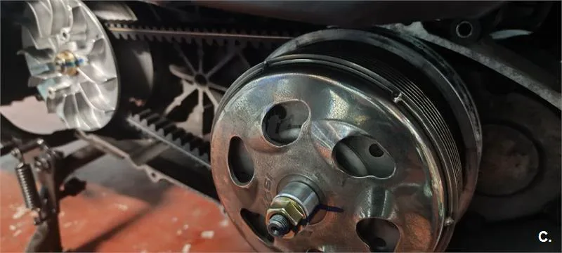 Kymco Super Dink 300i – Vista 4