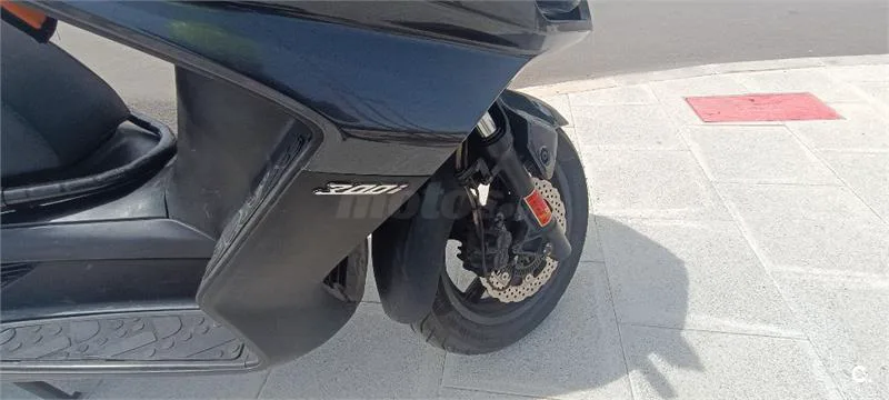 Kymco Super Dink 300i – Vista 8