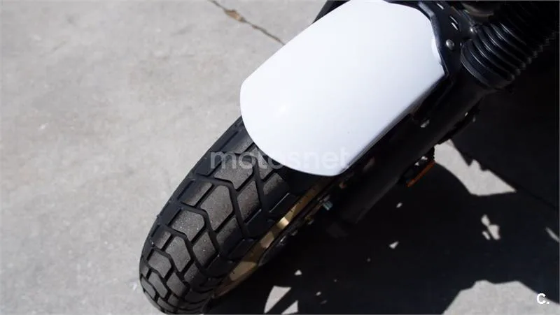 Yamaha XSR 700 – Vista 14