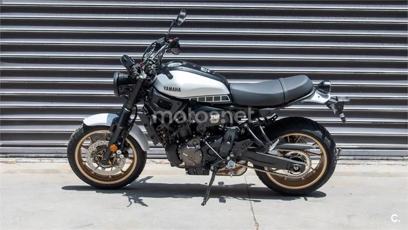 Yamaha XSR 700 – Vista 15