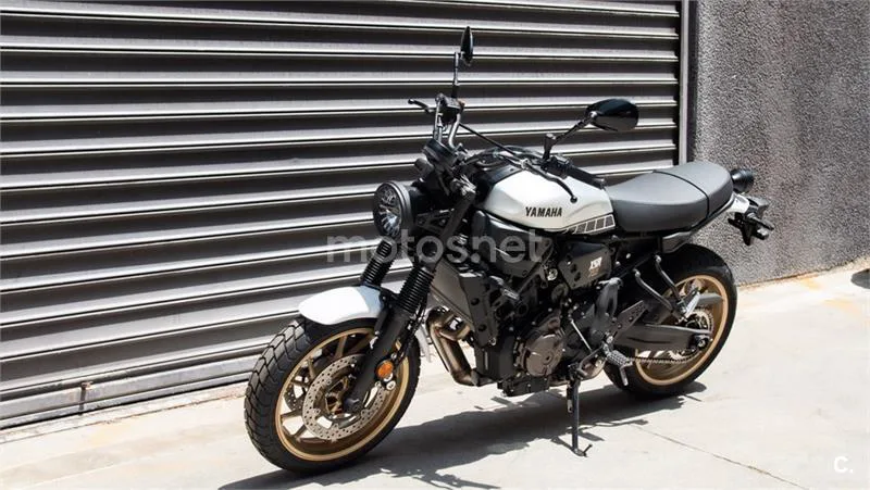 Yamaha XSR 700 – Vista 16