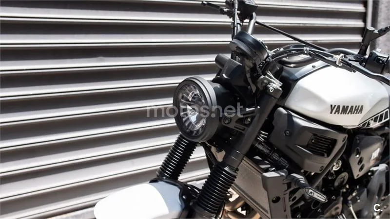 Yamaha XSR 700 – Vista 17