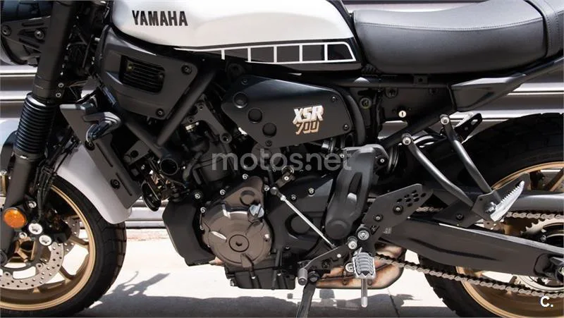 Yamaha XSR 700 – Vista 19