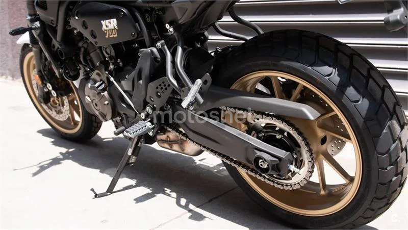 Yamaha XSR 700 – Vista 20
