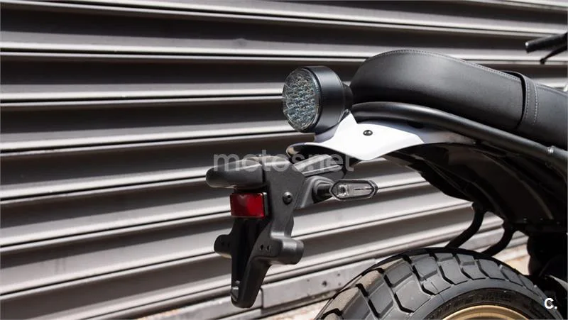 Yamaha XSR 700 – Vista 7