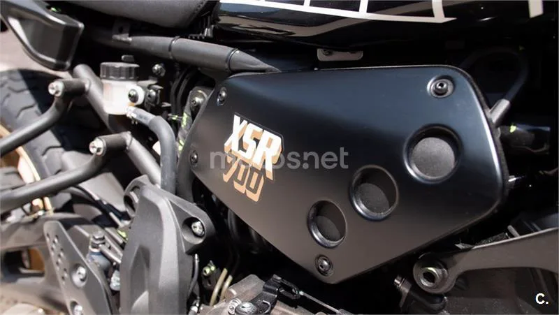 Yamaha XSR 700 – Vista 8