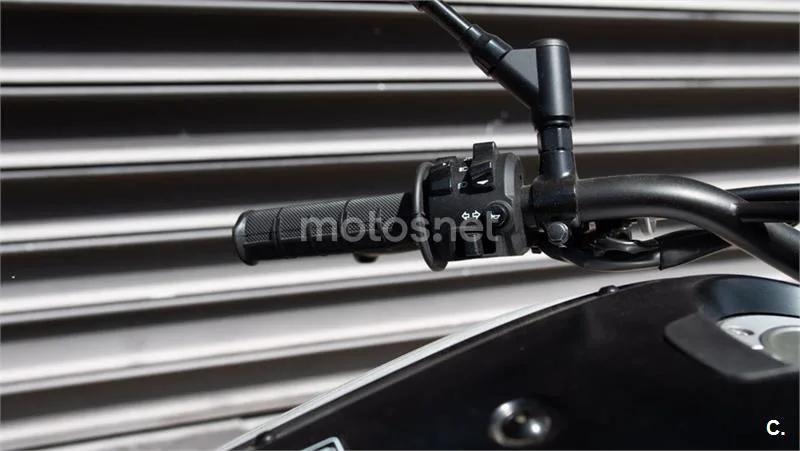 Yamaha XSR 700 – Vista 10