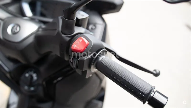 Yamaha XMAX 300 – Vista 11