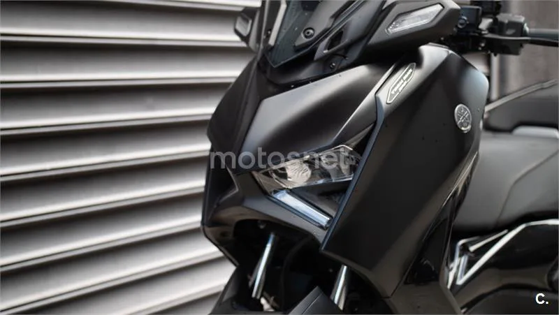 Yamaha XMAX 300 – Vista 16