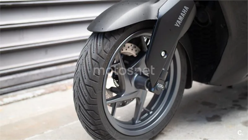 Yamaha XMAX 300 – Vista 17