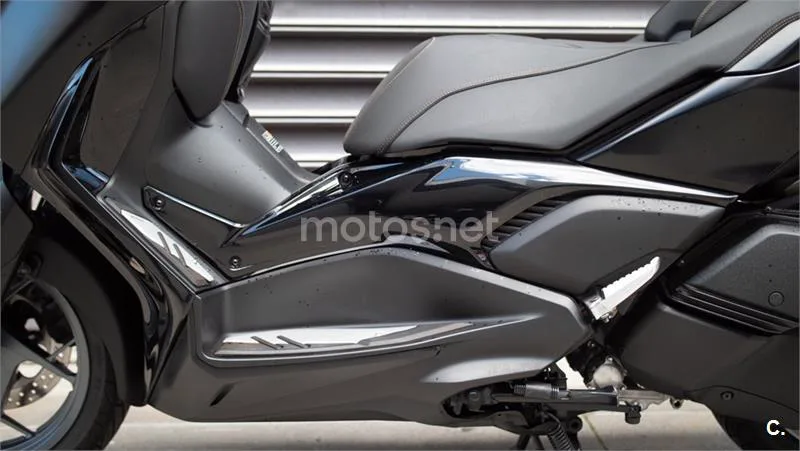 Yamaha XMAX 300 – Vista 18