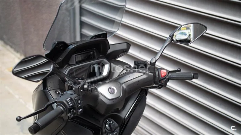 Yamaha XMAX 300 – Vista 20