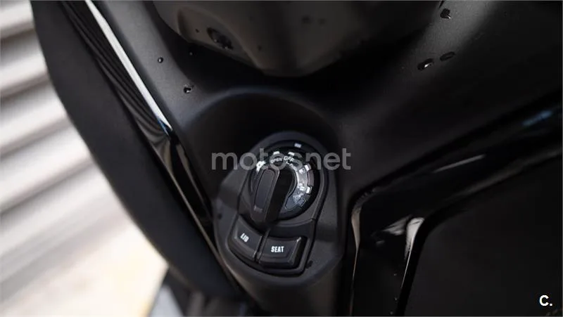 Yamaha XMAX 300 – Vista 8