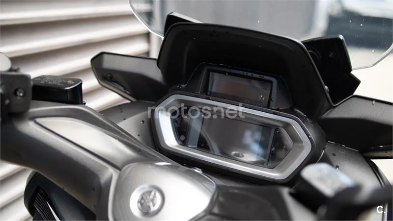 Yamaha XMAX 300 – Vista 10