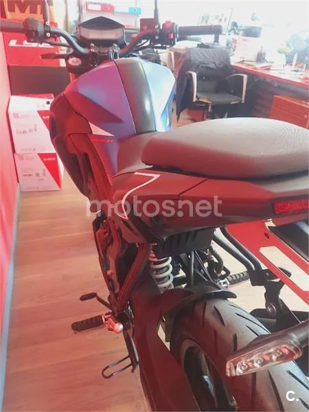 Keeway RKF 125 – Vista 6
