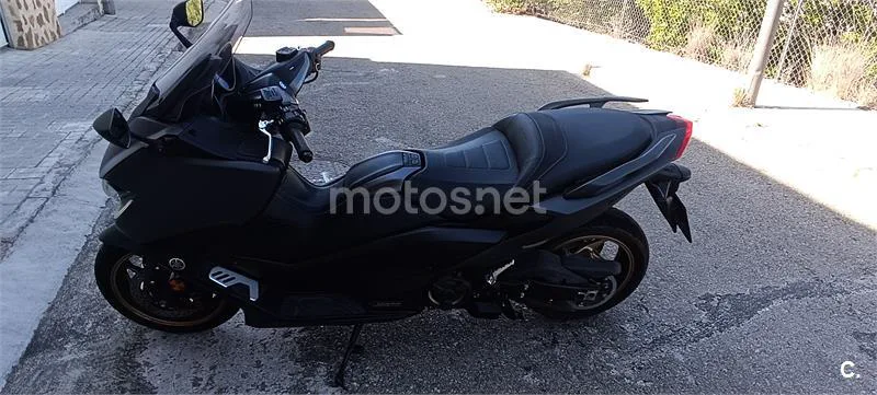 Yamaha TMAX 560 – Vista 10