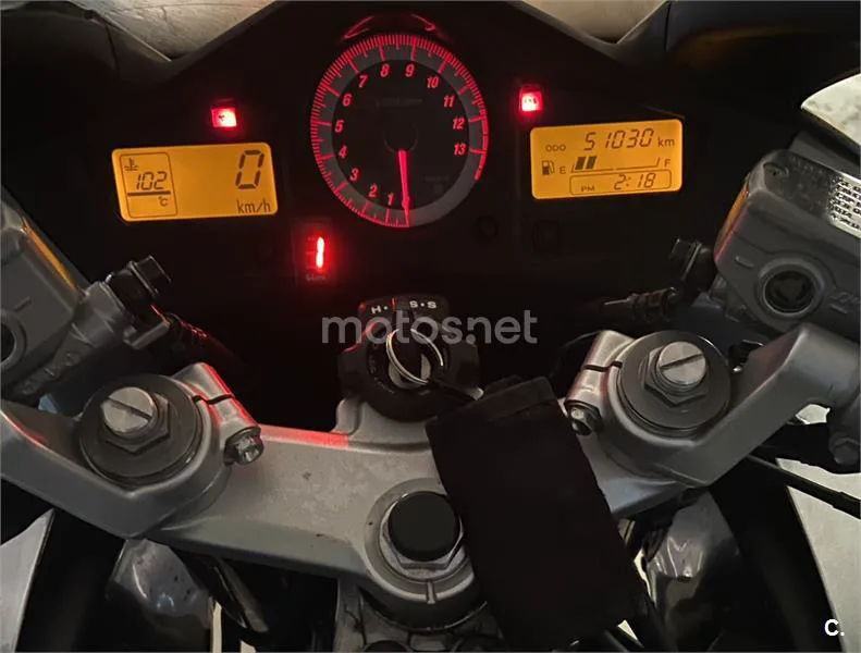 Honda VFR 800 FI – Vista 2