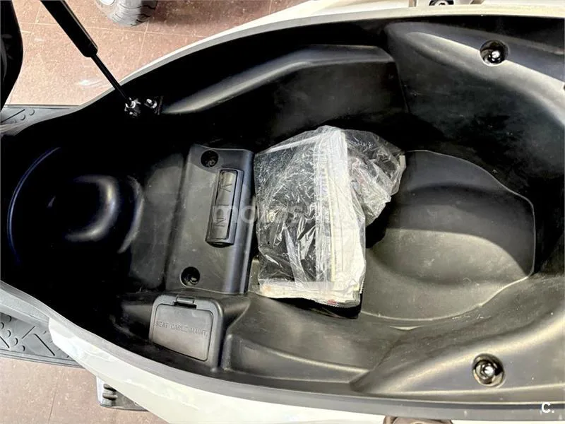Kymco Super Dink 300 – Vista 14