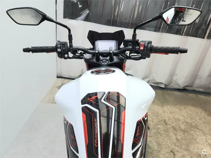 Honda CB 750 Hornet – Vista 7
