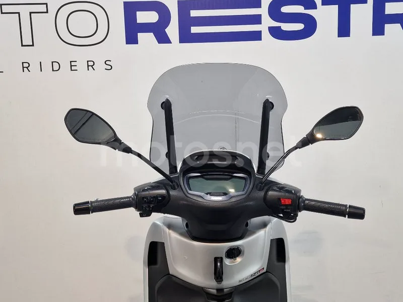 Piaggio Beverly – Vista 11