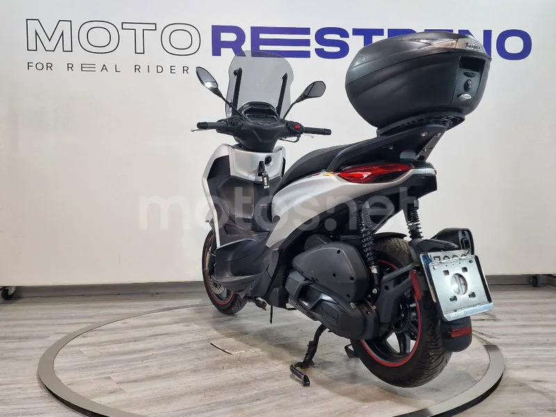 Piaggio Beverly – Vista 3