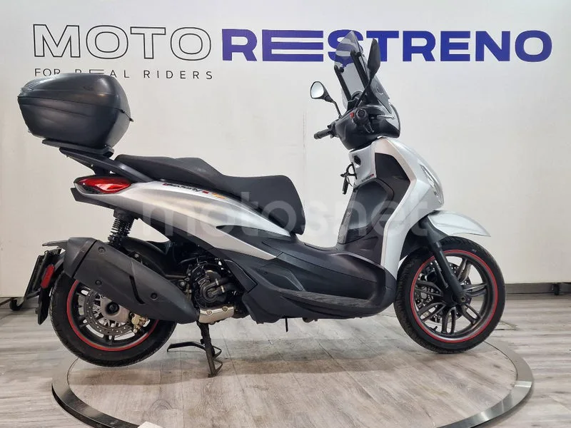 Piaggio Beverly – Vista 7