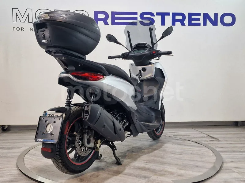 Piaggio Beverly – Vista 8