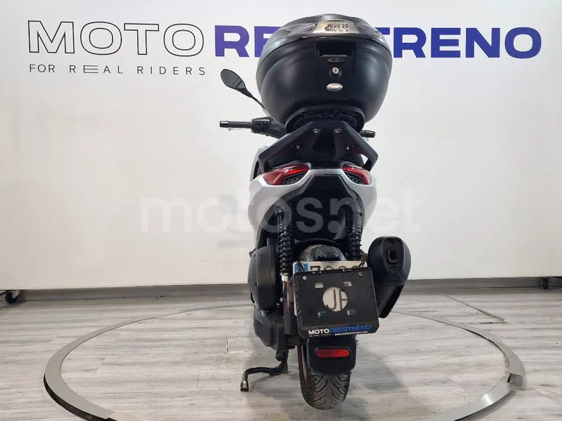 Piaggio Beverly – Vista 9