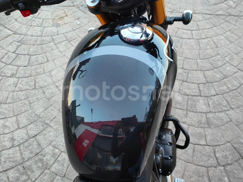 Triumph Speed 400 – Vista 11