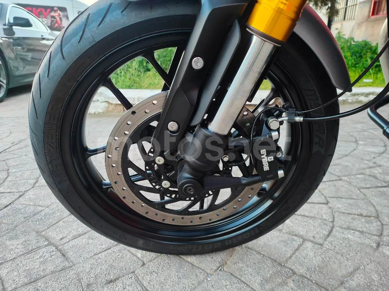 Triumph Speed 400 – Vista 17