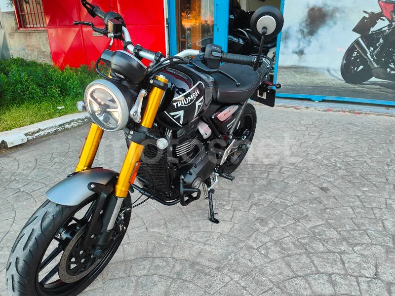 Triumph Speed 400 – Vista 18