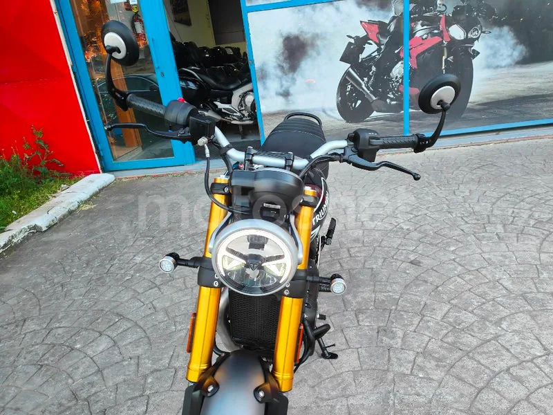 Triumph Speed 400 – Vista 19