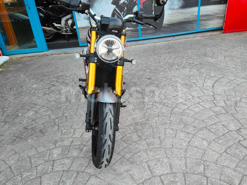 Triumph Speed 400 – Vista 20