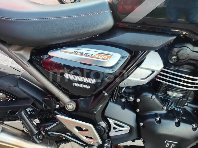 Triumph Speed 400 – Vista 9