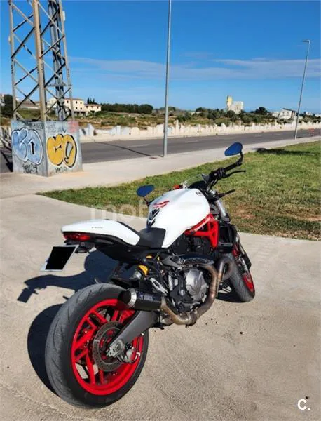 Ducati Monster 821 – Vista 3