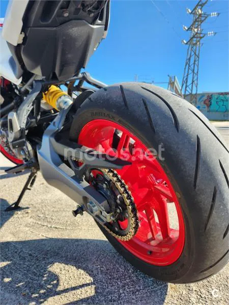 Ducati Monster 821 – Vista 4