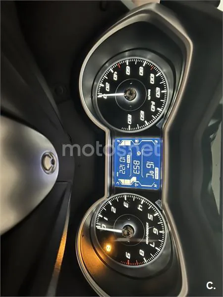 Yamaha XMAX 400 – Vista 5