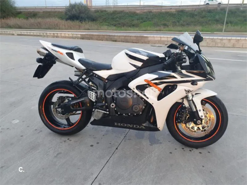 Honda CBR 1000RR Fireblade – Vista 2