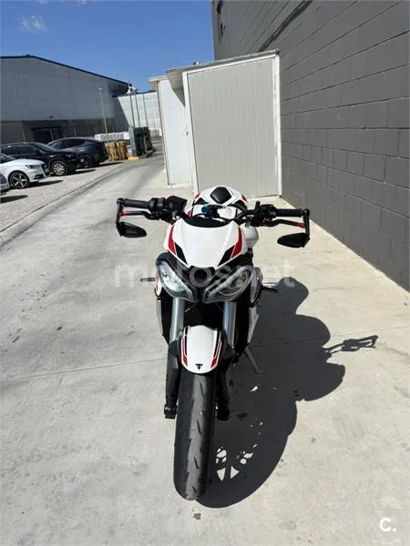 Triumph Street Triple – Vista 3