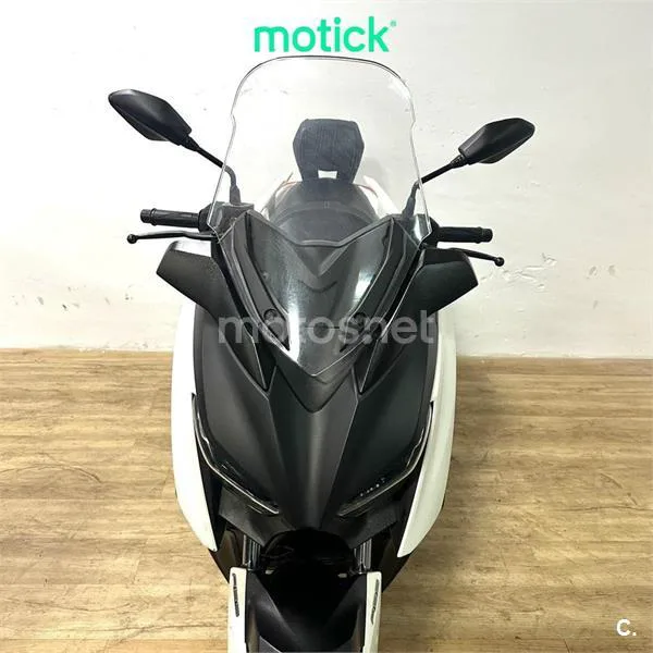 Yamaha XMAX 300 – Vista 8