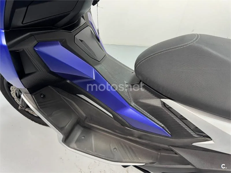 Aprilia SR GT 125 – Vista 22