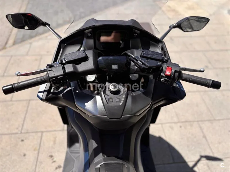 Honda Forza 750 – Vista 15