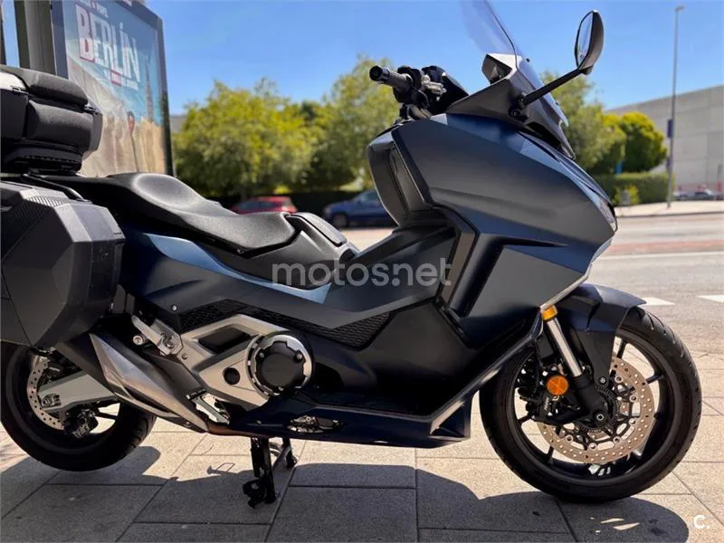 Honda Forza 750 – Vista 8