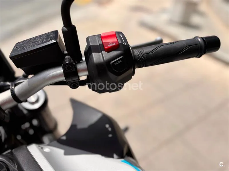 Yamaha MT-07 – Vista 15