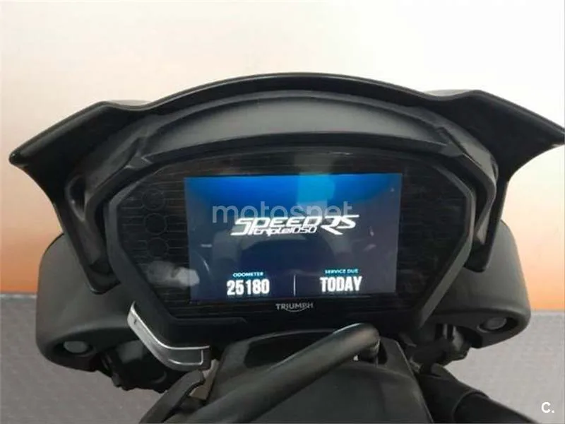 Triumph Speed Triple – Vista 14