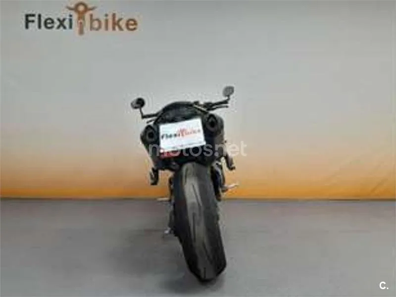 Triumph Speed Triple – Vista 5